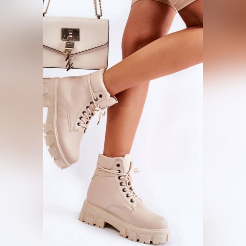 Blush/Soft Pink Women's Lace-Up Ankle Boots Sz. 8 - Picture 2 of 9